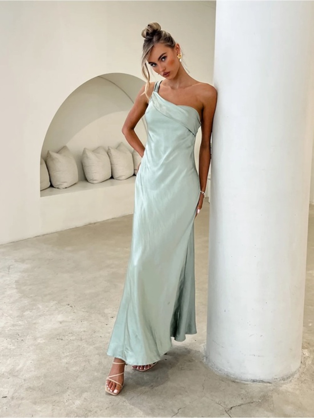 NWT Selfie Leslie Carmel One-Shoulder Mint Green Satin Maxi Dress
